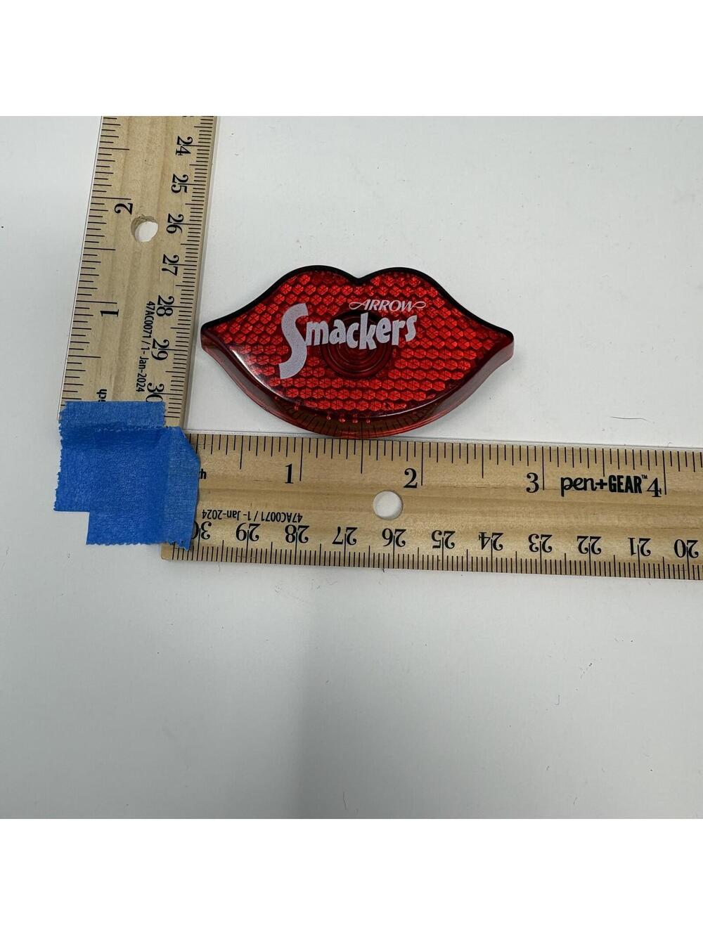 ARROW Smackers Red Lips Light-Up Pin *LIGHT DOESN'T WORK*